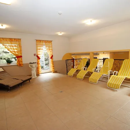 Falkner-14 By Interhome